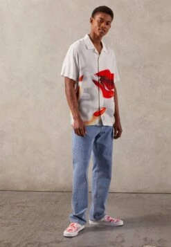 Vans Classic Slip-On Unisex - Instappers - Red/White 12 Vans Classic Slip-On Unisex - Instappers - Red/White -Vans Schoen 00fae0d46b6f44d3bb4e5687856065c7