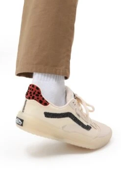 Vans Ua Evdnt Ultimatewaffle - Sneakers Laag - Dark Beige