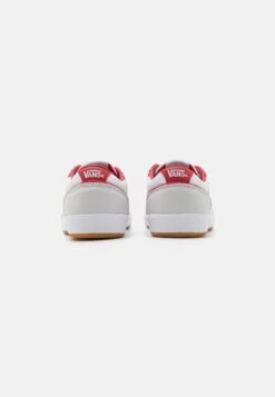 Vans Lowland Unisex - Sneakers Laag - Court Red/White -Vans Schoen 0692af35653541d481bc4abb6192ed57