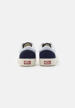 Vans Ua Old Skool Unisex - Sneakers Laag - Peacoat 10 Vans Ua Old Skool Unisex - Sneakers Laag - Peacoat -Vans Schoen 07612dd0431f4a42bd6e097c7159c9a1