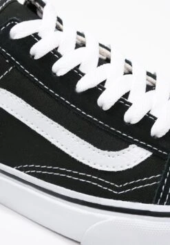 Vans Ua Old Skool Unisex - Sneakers Laag - Black 19 Vans Ua Old Skool Unisex - Sneakers Laag - Black -Vans Schoen 1731a76829644555ba38fa8d8f7a9a59