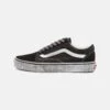 Vans Old Skool Unisex - Sneakers Laag - Stressed Black/White 2 Vans Old Skool Unisex - Sneakers Laag - Stressed Black/White -Vans Schoen 18e9b7de49d44c03b14bb0b7eeb7cf7d