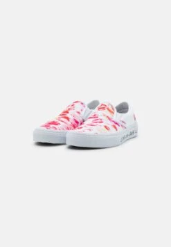 Vans Classic Slip-On Unisex - Instappers - Red/White 13 Vans Classic Slip-On Unisex - Instappers - Red/White -Vans Schoen 1c30f682fefc49bbb6f9603a09d76419