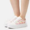 Vans Ua Old Skool Stackform - Sneakers Laag - Pastel Pink -Vans Schoen 294d8f50e37344d6aa0c9664ffbce4c0