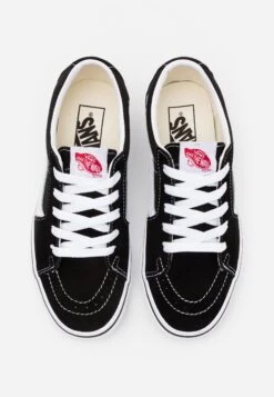 Vans Sk8 Low Unisex - Sneakers Laag - Black/True White 15 Vans Sk8 Low Unisex - Sneakers Laag - Black/True White -Vans Schoen 2b2281f19b744c1a83c77f8523ed1802