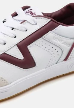 Vans Lowland Unisex - Sneakers Laag - True White/Port Royale -Vans Schoen 313538305bcc4f76ba37839a977dbc81