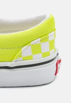 Vans Classic Slip-On Unisex - Sneakers Laag - Color Theory Evening Primrose 13 Vans Classic Slip-On Unisex - Sneakers Laag - Color Theory Evening Primrose -Vans Schoen 31f466d4ba4d47b9826871f64c580b16