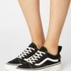 Vans Sentry Old Skool - Sneakers Laag - Black/Marshmallow -Vans Schoen 33a0d7aaa3a74e9f9fe17108c5fbefe3