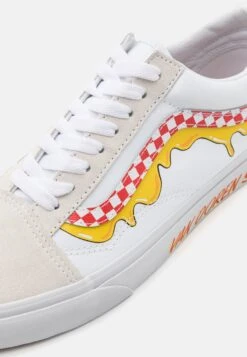 Vans Old Skool Unisex - Sneakers Laag - True White 13 Vans Old Skool Unisex - Sneakers Laag - True White -Vans Schoen 35c1508c4e894d4d81e4f5c799f16521