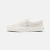 Vans Classic Unisex - Instappers - Blanc De Blanc 2 Vans Classic Unisex - Instappers - Blanc De Blanc -Vans Schoen 36b6e996a4ec44a8a5964a13030641e8