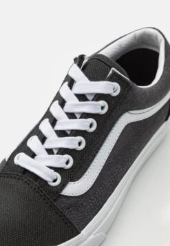 Vans Old Skool Unisex - Sneakers Laag - Black 13 Vans Old Skool Unisex - Sneakers Laag - Black -Vans Schoen 38527360de674a0e8d9b3e3ac7cf5688