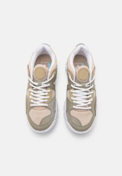 Vans Amzn Trailhead Unisex - Sneakers Laag - Rover French Oak -Vans Schoen 45c290568d3b476bac2641e131c9c18f