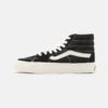 Vans Sk8-Hi Vr3 Unisex - Sneakers Hoog - Black/Marshmallow 1 Vans Sk8-Hi Vr3 Unisex - Sneakers Hoog - Black/Marshmallow -Vans Schoen 4dbeb63530604986b68b4a16a8cf3b67
