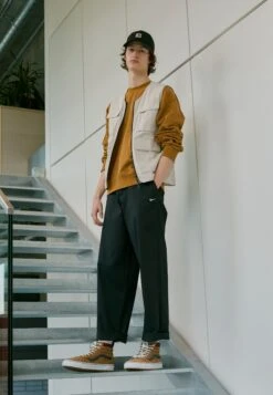 Vans Sk8 Hi Mte 1 Unisex - Sneakers Hoog - Brown/Black -Vans Schoen 4f00c76557d04b80858e5d33ba1f6e19