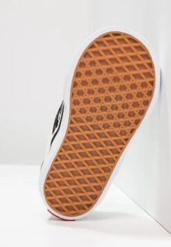 Vans Classic - Instappers - Black/White 13 Vans Classic - Instappers - Black/White -Vans Schoen 5073b7f91e994e858a64a7cbcca03d23