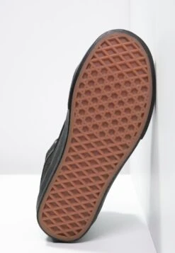 Vans Sk8-Hi Unisex - Sneakers Hoog - Black -Vans Schoen 561f1e2a9b78489a82f1599594fcaca8