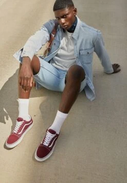 Vans Ua Old Skool - Sneakers Laag - Port Royale/True White 11 Vans Ua Old Skool - Sneakers Laag - Port Royale/True White -Vans Schoen 574cdc690fab4d1794a9a0294d0aa2c6