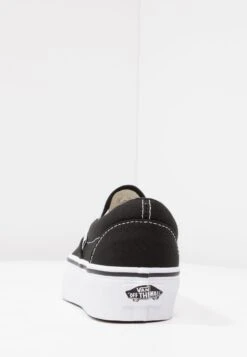 Vans Ua Classic Slip-On Platform - Instappers - Black -Vans Schoen 5794c75a50a84f3f9f444797907e7c8f