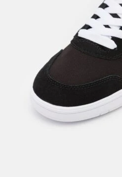 Vans Cruze Too Unisex - Sneakers Laag - Black/True White 13 Vans Cruze Too Unisex - Sneakers Laag - Black/True White -Vans Schoen 5ac8b9228f814f149890c91ced481689