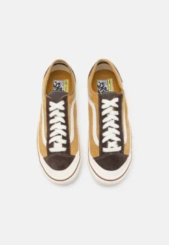 Vans Style 136 Deco Unisex - Sneakers Laag - Salt Wash Mustard Gold -Vans Schoen 6011e2ea2320458fbe273c919bfabbf3