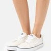 Vans Sk8-Low - Sneakers Laag - Classic White/True White -Vans Schoen 6274e86a01d84c1e805df868149bbede