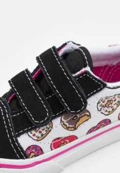 Vans Old Skool Unisex - Sneakers Laag - Love Black/Pink -Vans Schoen 63bd17215f7246779e0f1ee22bf7fed3