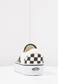 Vans Ua Classic Slip-On Platform - Instappers - Black/White -Vans Schoen 68b30c698f9d4b9e946f61f4689392f3