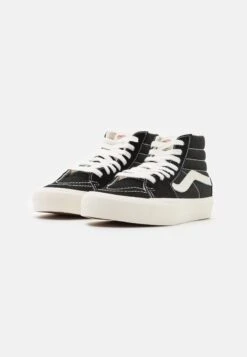 Vans Sk8-Hi Vr3 Unisex - Sneakers Hoog - Black/Marshmallow -Vans Schoen 6ae5a90e7be54427a05f2d4974c0333c