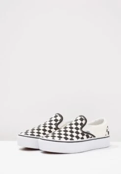 Vans Ua Classic Slip-On Platform - Instappers - Black/White -Vans Schoen 75731906b6584f948de6ebc8d52827fd