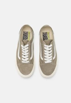 Vans Old Skool Tape Unisex - Sneakers Laag - Overland Trek -Vans Schoen 76afb7a7cf7e4a4a90c898168dc044b9