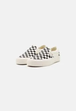 Vans Slip On Vr3 Unisex - Sneakers Laag - Black/Marshmallow -Vans Schoen 80ec102baa4c43f68e9a334ea0c4c02e