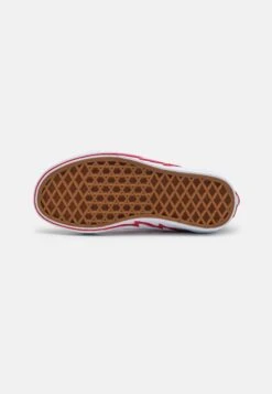 Vans Old Skool Bolt Unisex - Sneakers Laag - Red/Black -Vans Schoen 845949067bef46a9be36de6c31150ba4