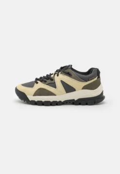Vans Amzn Trailhead Unisex - Sneakers Laag - Olive/Black/Beige