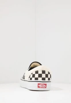 Vans Ua Comfycush Slip-On - Instappers - White 11 Vans Ua Comfycush Slip-On - Instappers - White -Vans Schoen 9c1ce0ab16d94f829f217608492f5931