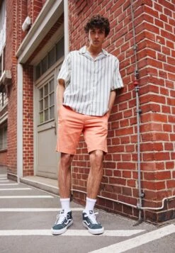 Vans Mid Skool 37 Unisex - Sneakers Hoog - Darkest Spruce/True White -Vans Schoen 9da39781c7074ccc9cd85df30feab4f9