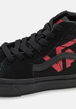 Vans Sk8 Unisex - Sneakers Hoog - Black/Red 13 Vans Sk8 Unisex - Sneakers Hoog - Black/Red -Vans Schoen 9f0e49841619419f885c9d123d7d8e7c