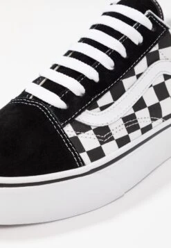 Vans Ua Old Skool Platform - Sneakers Laag - Black/White 14 Vans Ua Old Skool Platform - Sneakers Laag - Black/White -Vans Schoen 9f90378f6b2f44ffbb365df8d7203cc5