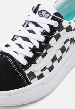 Vans Ua Old Skool Overt Cc - Sneakers Laag - Black/White -Vans Schoen a21b99cb424c4a3ca08734b0245d38b4