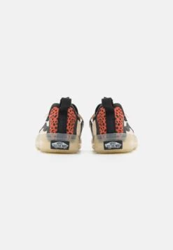 Vans Strker Ultimatewaffle Unisex - Sneakers Laag - Pop Cream/Black -Vans Schoen a7a1da2f23dc480c8fe3b5ee035a524e