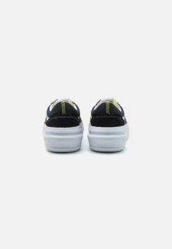 Vans Ua Old Skool Overt Cc - Sneakers Laag - Pop Color Oatmeal/Black 10 Vans Ua Old Skool Overt Cc - Sneakers Laag - Pop Color Oatmeal/Black -Vans Schoen b3bda6b12fd441779844eb64b594318c