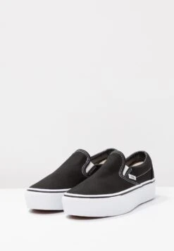 Vans Ua Classic Slip-On Platform - Instappers - Black -Vans Schoen b577e92a16c34d59a0b002a2030bef2c