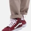 Vans Ua Sk8 Hi - Sneakers Hoog - Dark Red 1 Vans Ua Sk8 Hi - Sneakers Hoog - Dark Red -Vans Schoen bd242611d003429b9d234678feb4bad1