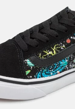 Vans Uy Old Skool Unisex - Sneakers Laag - Cosmic Glow Black/True White 13 Vans Uy Old Skool Unisex - Sneakers Laag - Cosmic Glow Black/True White -Vans Schoen be2a83fa98924a9187fbb545741f4bca