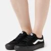 Vans Sk8 Low Unisex - Sneakers Laag - Contrast Black/White -Vans Schoen c585907537c94416891fe83c99d71ac6