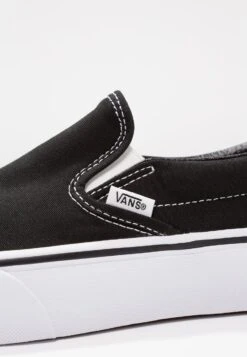 Vans Ua Classic Slip-On Platform - Instappers - Black -Vans Schoen cdf4c392680441d39f185923505cc29b