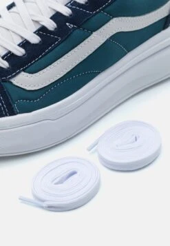 Vans Ua Old Skool Overt Cc - Sneakers Laag - Pop Color Navy/Grey -Vans Schoen d20bd7c3616049bba413f002fb8918f2