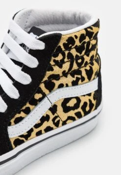 Vans Uy Sk8-Hi - Sneakers Hoog - Black/True White -Vans Schoen d4d1cd751e6b4363afd3d16671b7311a