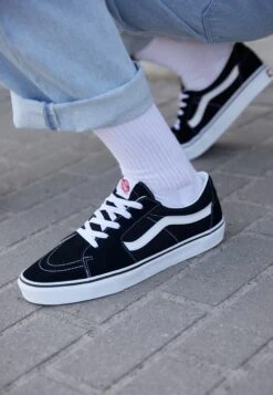 Vans Sk8 Low Unisex - Sneakers Laag - Black/True White 11 Vans Sk8 Low Unisex - Sneakers Laag - Black/True White -Vans Schoen d4f34a8a40b64d7a9e7bf950a10da96e
