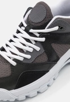 Vans Amzn Trailhead Unisex - Sneakers Laag - Rover Gray/Black -Vans Schoen da136927e5d34ef8951dd160827d73dc