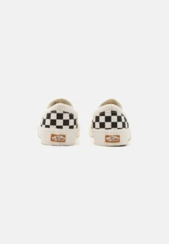 Vans Slip On Vr3 Unisex - Sneakers Laag - Black/Marshmallow -Vans Schoen db499a7ee86140db85fd20033793dbd2
